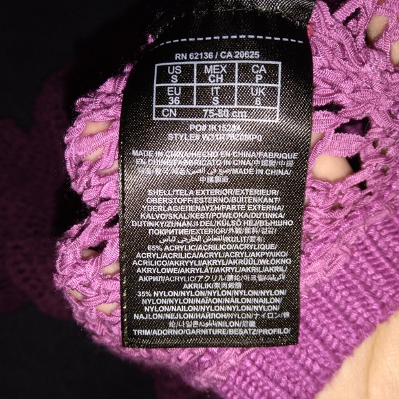 Guess Los Angeles Off Shoulder Sweater - Picture 12 of 12